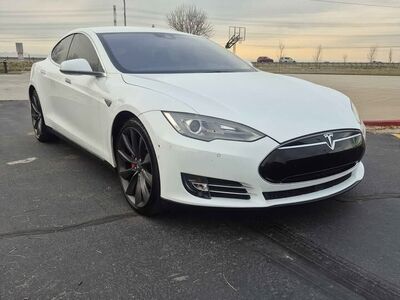 2014 TESLA MODEL S P85
