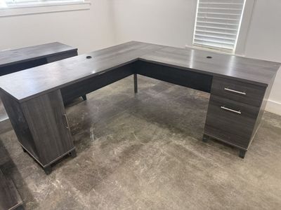 Corner desk
