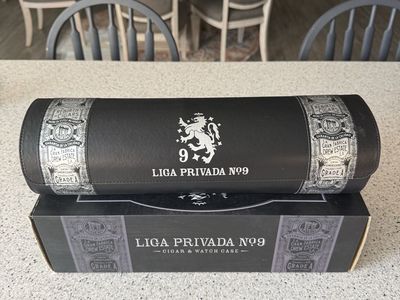 Liga Privada #9 Watch and cigar case