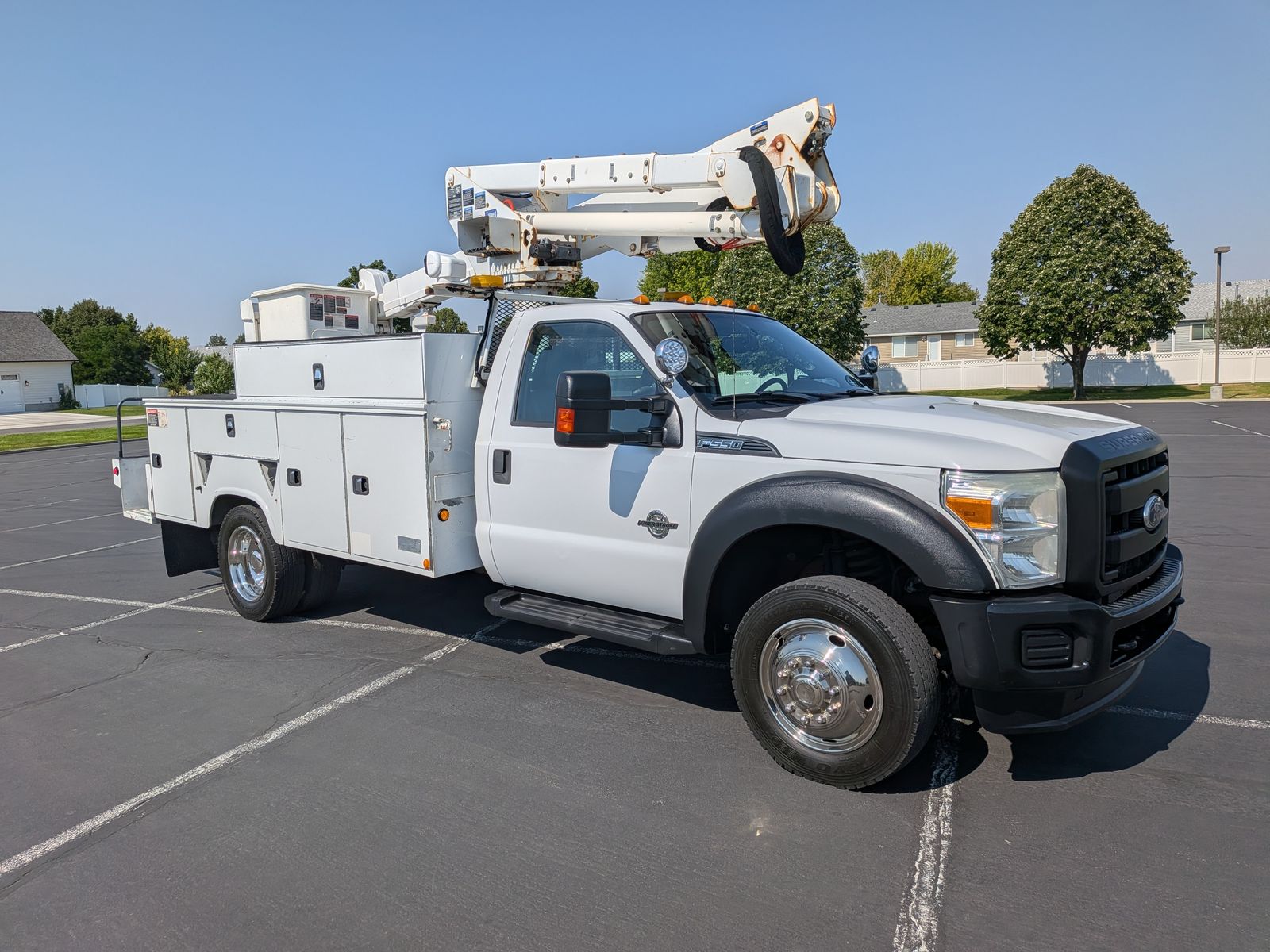 2014 F550 ALTEC AT37G bucket truck