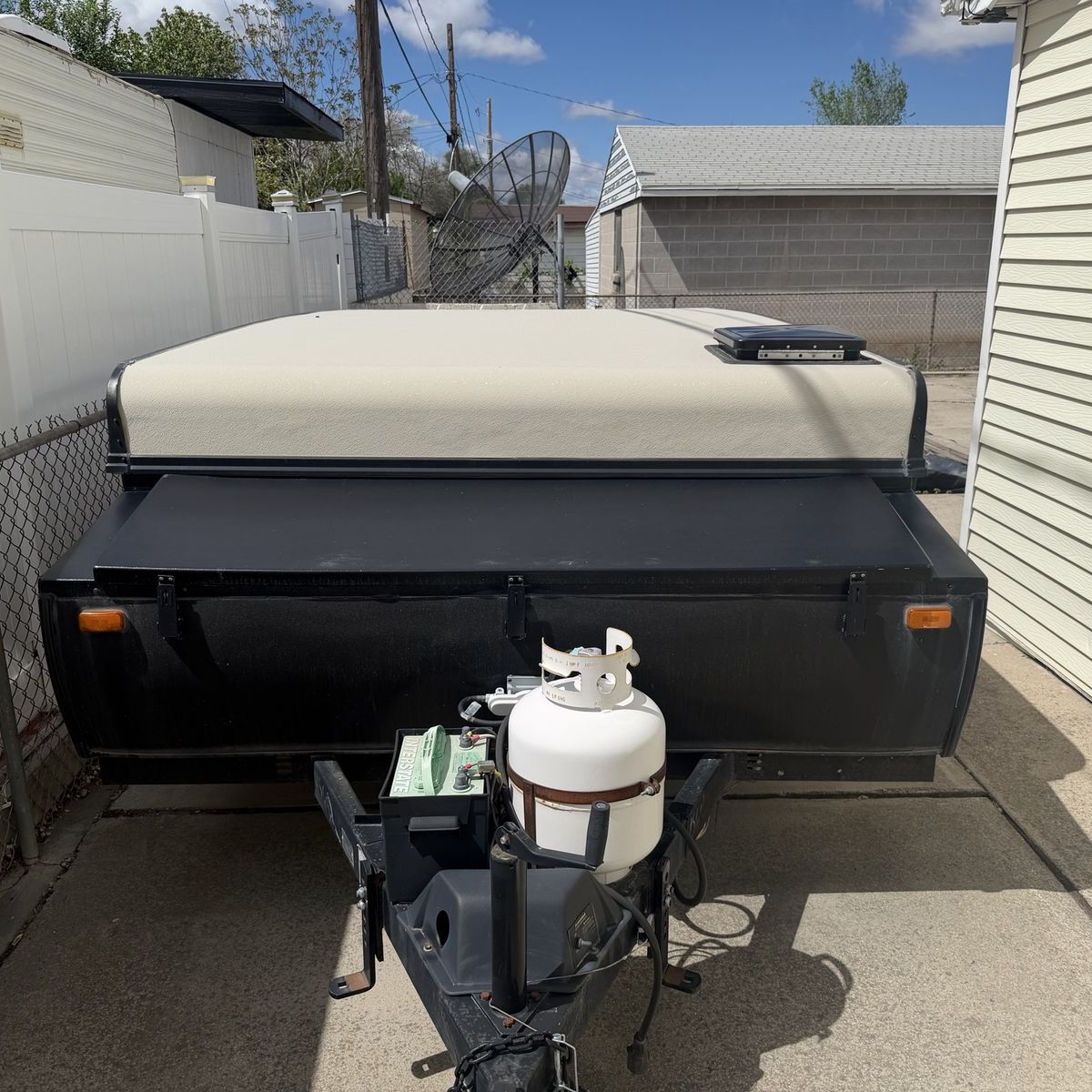 2014 pop up trailer in great shape.
