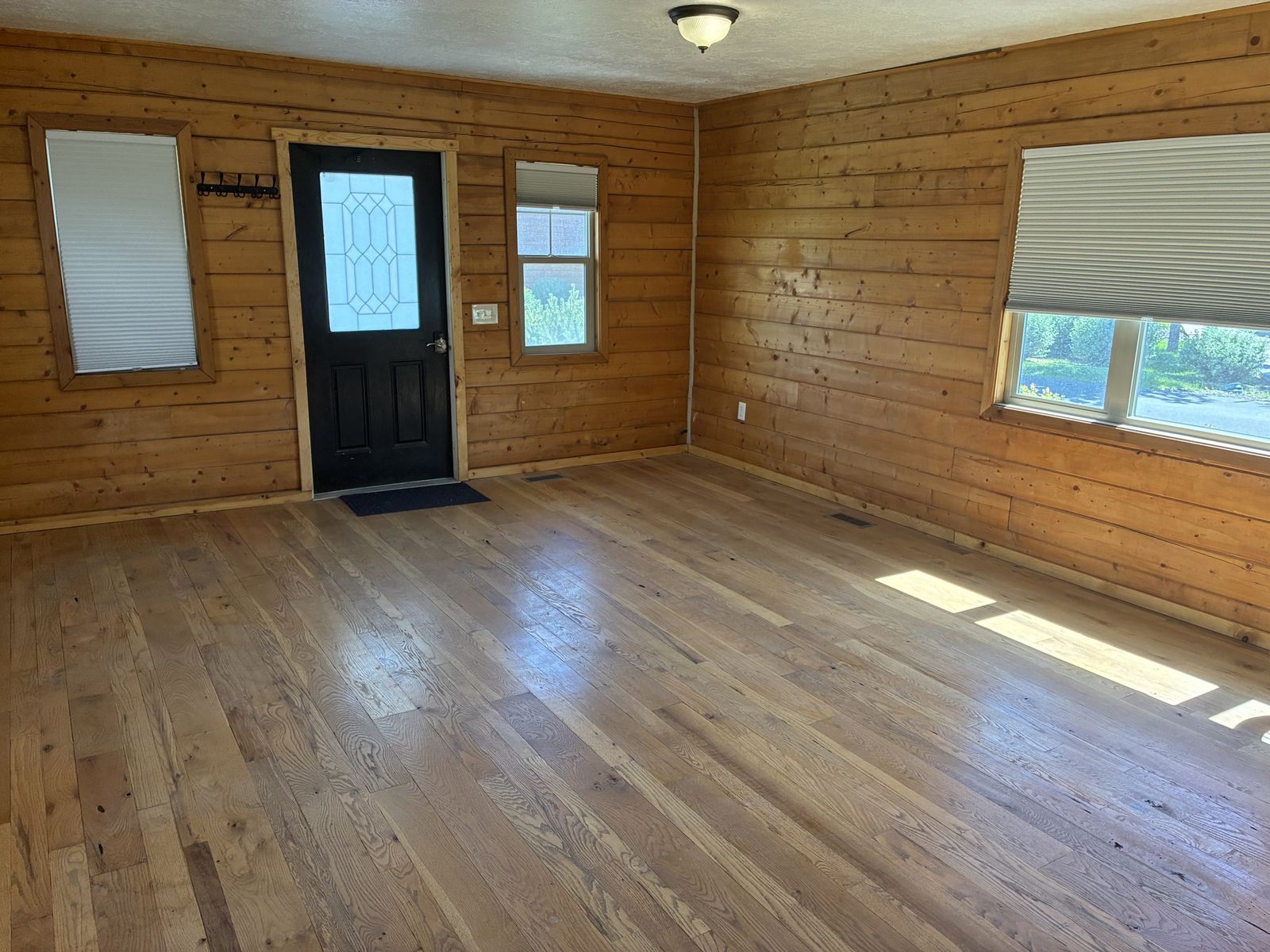 Main image 11