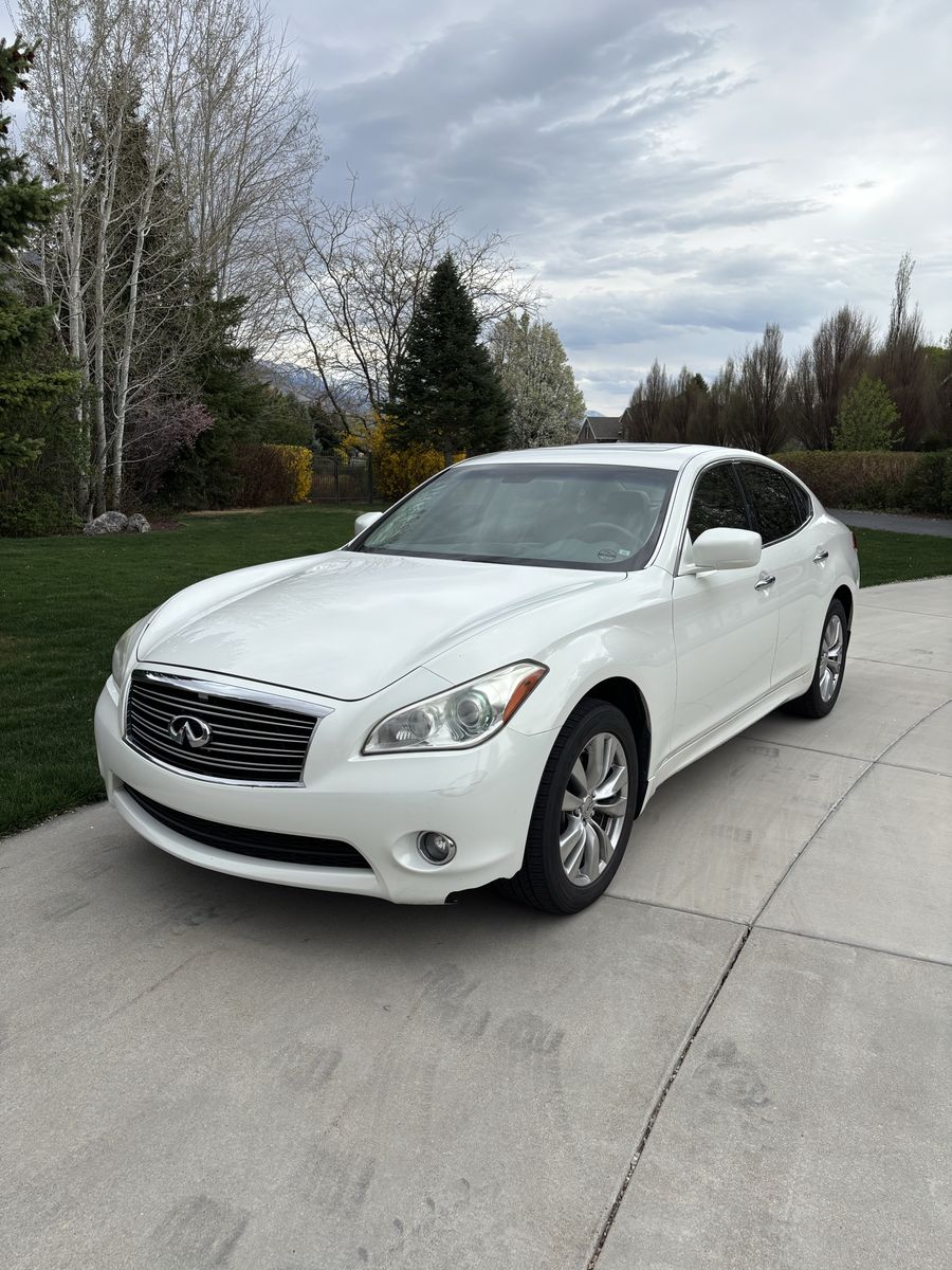 2011 Infiniti M37 Base