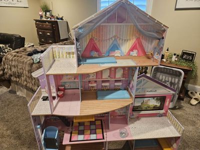 KidKraft Wooden Dolls House. Kids Ages 3+, Multi-level Play