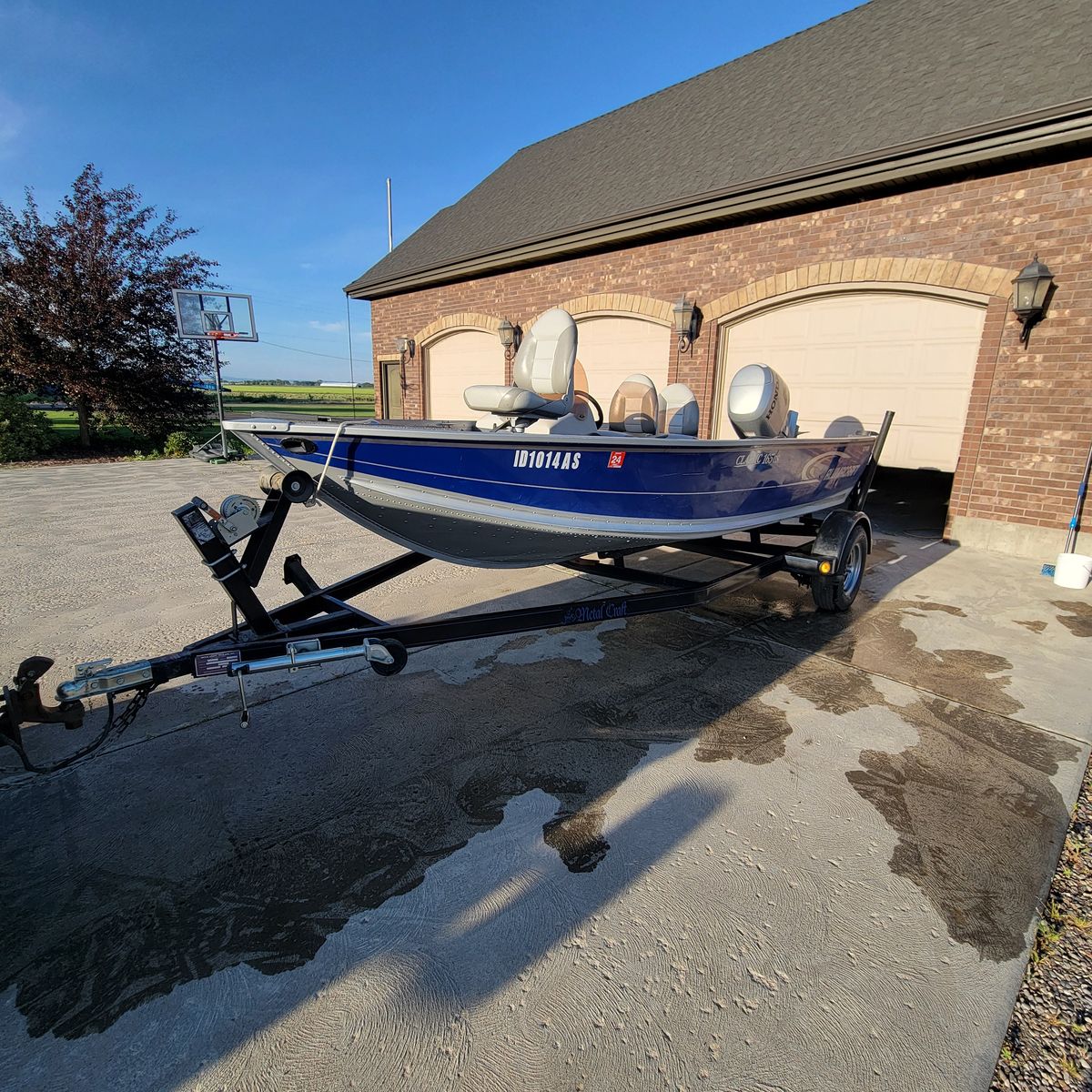 Alumacraft 16' boat