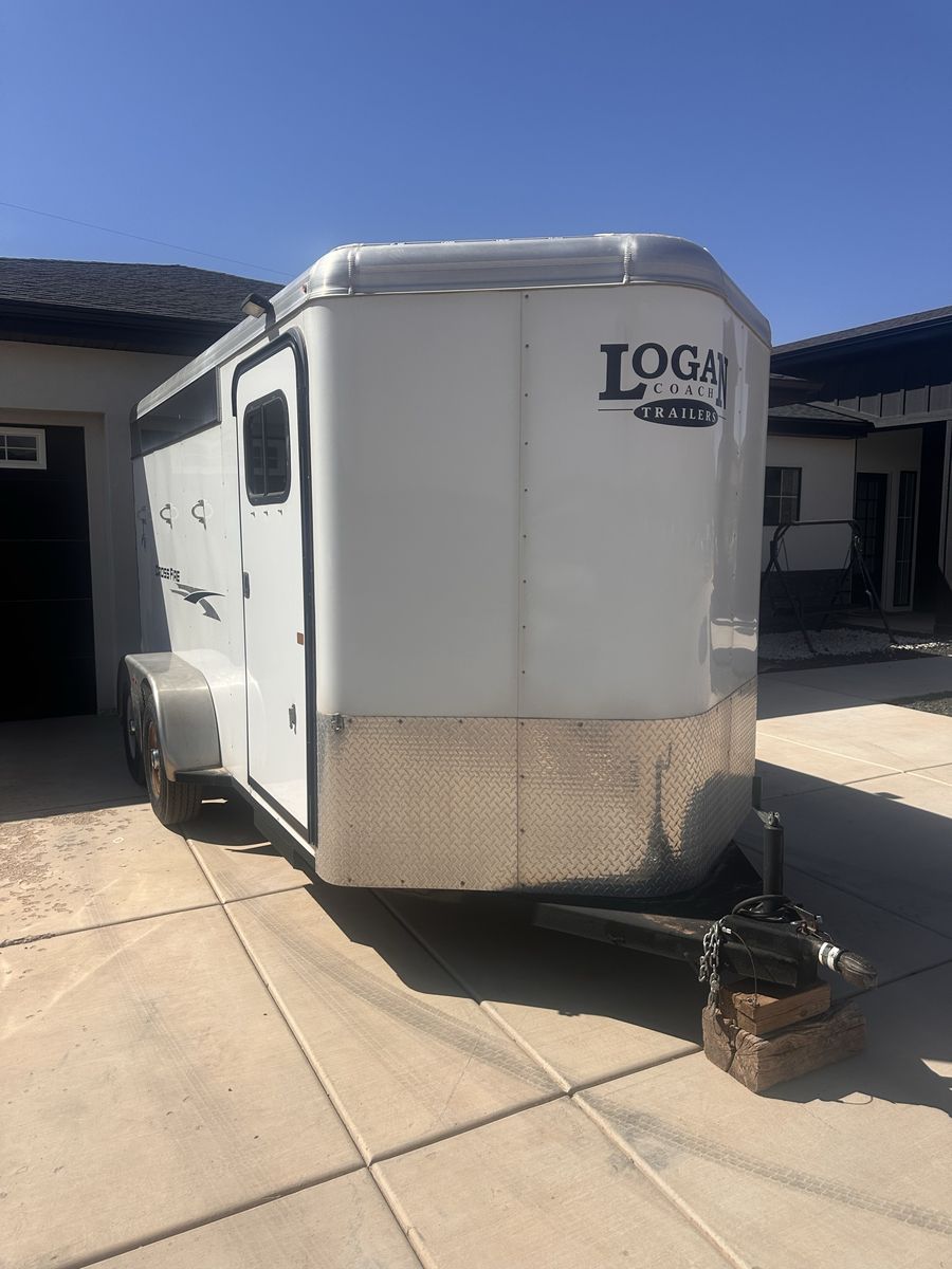 2017 Logan Coach Crossfire 3H BP Trailer
