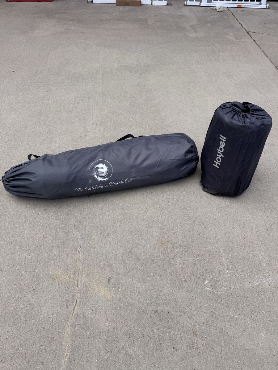 The California Beach Co. Pop 'N Go Playpen & Hoybell Inflatable mat - uses