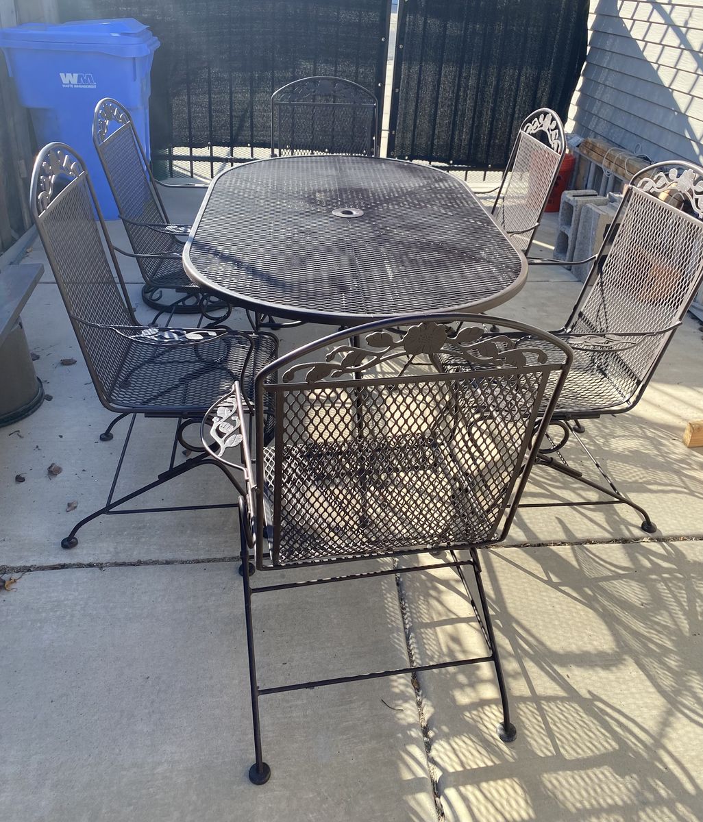 Outdoor Patio Dining Table, 6 Chairs & Umbrella