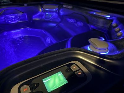 Hot Spring Vangaurd Hot Tub