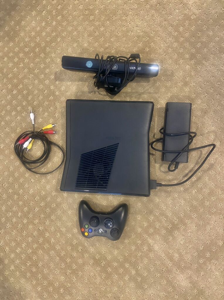 XBOX 360 Slim W/ Kinect Sensor