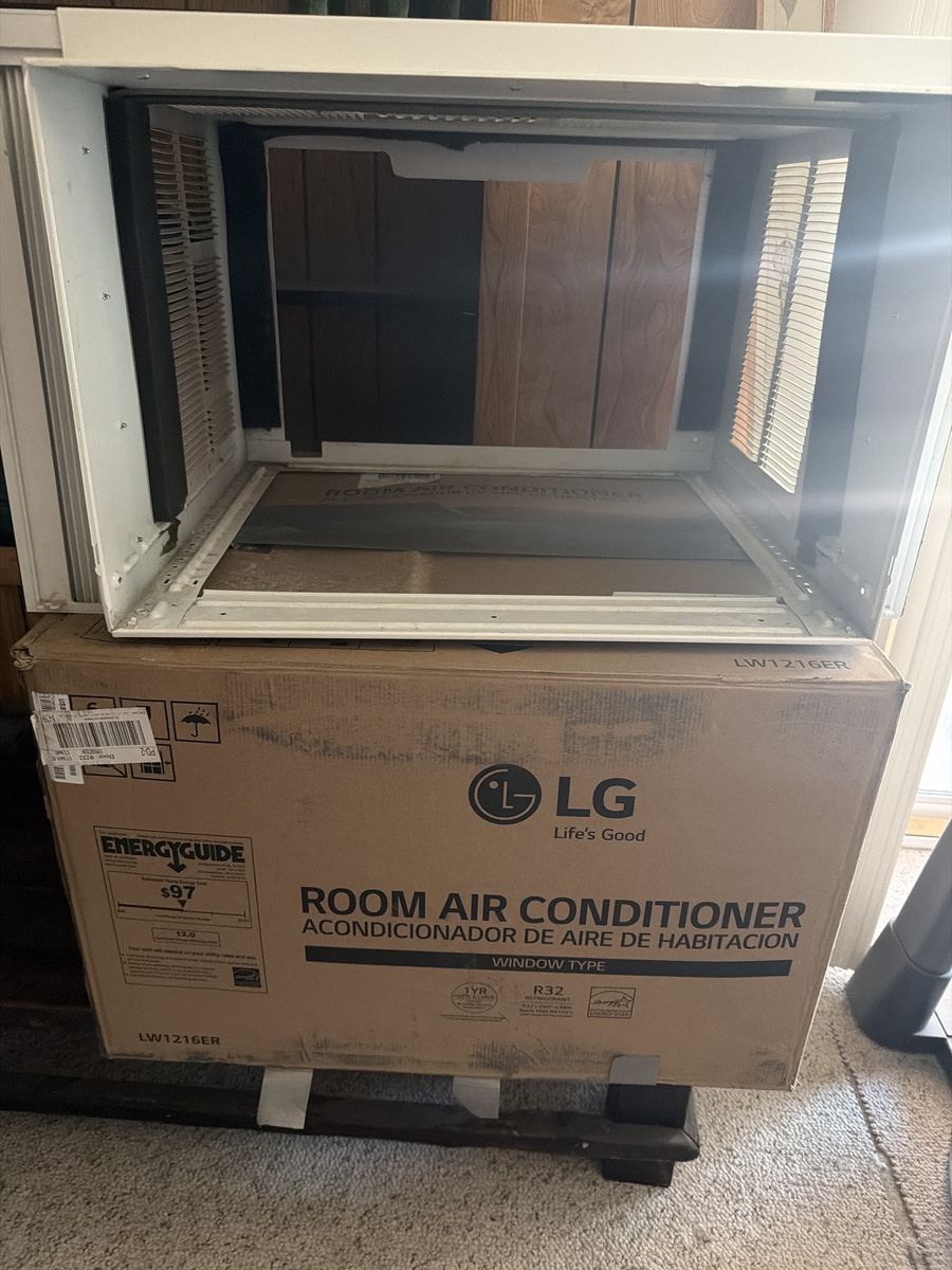 LG LW1216ER 12,000 BTU Window Air Conditioner - 550 sq ft Coverage, Remote Control for sale in north ogden utah