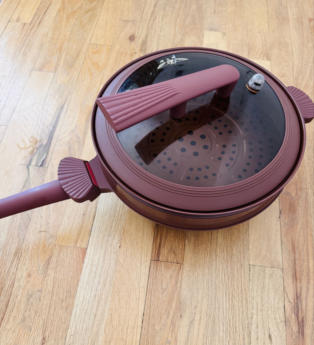 Wok with lid