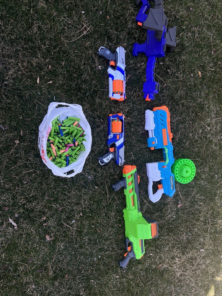 5 Nerf/Dart Guns with Lots of Bullets...
