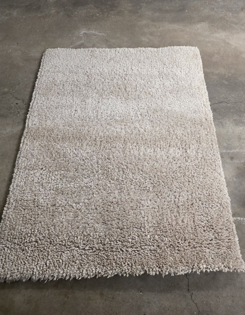 Rug 64x88 inches