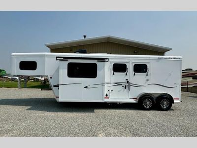 New 2026 Trails West Classic 2 Horse LQ