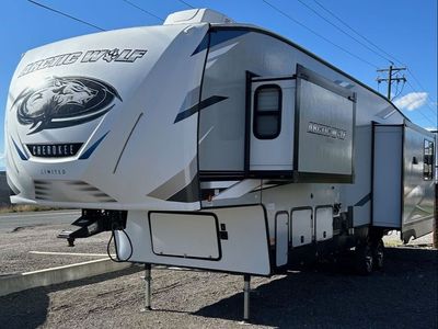 2022 Arctic Wolf Cherokee 3550 Suite, 38Ft, 4 Seasons, 3 slides, SOLAR, Sleeps 4, W/D hookups, CLEAN TITLE, Everything Works