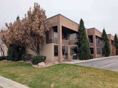 2.800 sq/ft office/warehouse For Lease - 6111 South Stratler Street