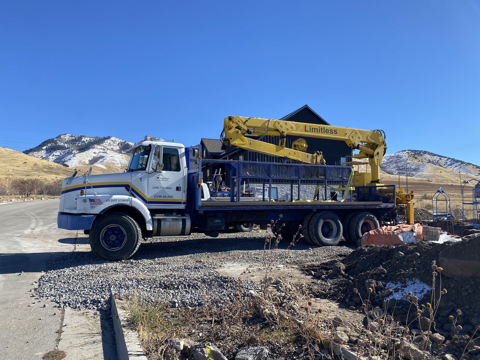1993 Volvo concrete foundation form truck with Atlas crane