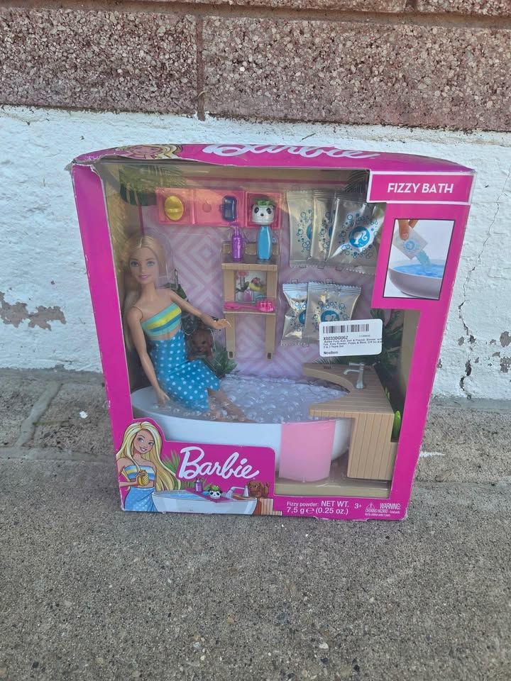Barbie Fizzy Bath Doll & Playset with Spa-Like Tub, Fizzy Powder, Puppy, Furniture Piece & 5+