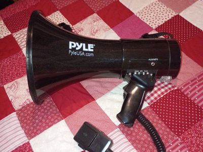 Pyle Black Megaphone Bullhorn with AUX/MP3 Input and Siren