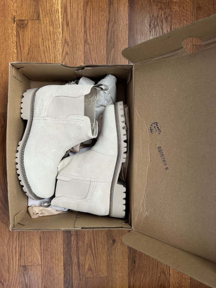 Women's Fields Chelsea Waterproof Boot, Size 7 and width M