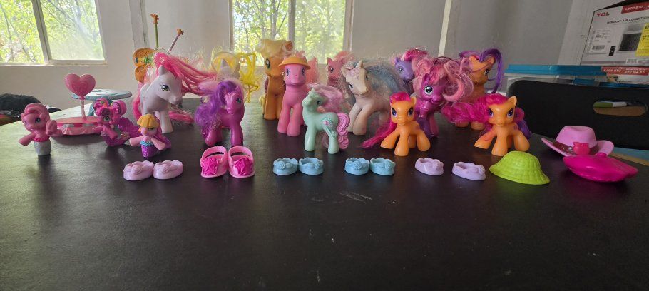 My Little Pony Lot Castle Playset Figures and Accessories