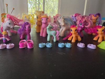 My Little Pony Lot Castle Playset Figures and Accessories