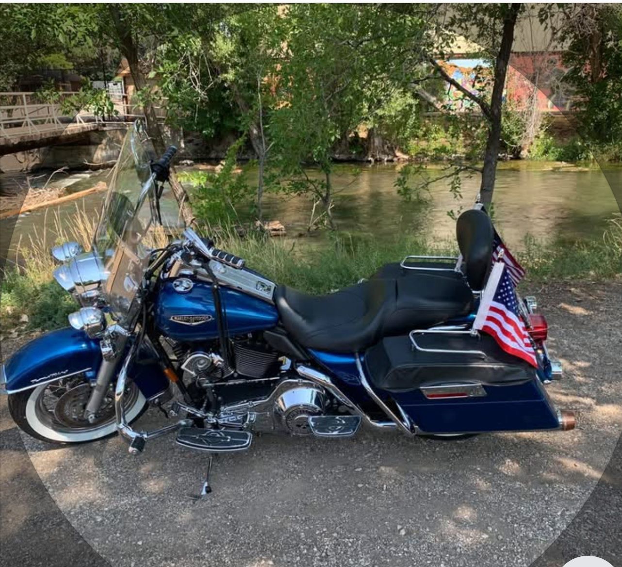 2005 Harley-Davidson Road King Classic Blue Cruiser Motorcycle with Windshield and Saddlebags