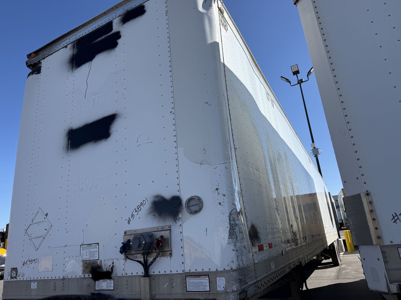 2019 Semi Trailer 28 Foot Drive Van