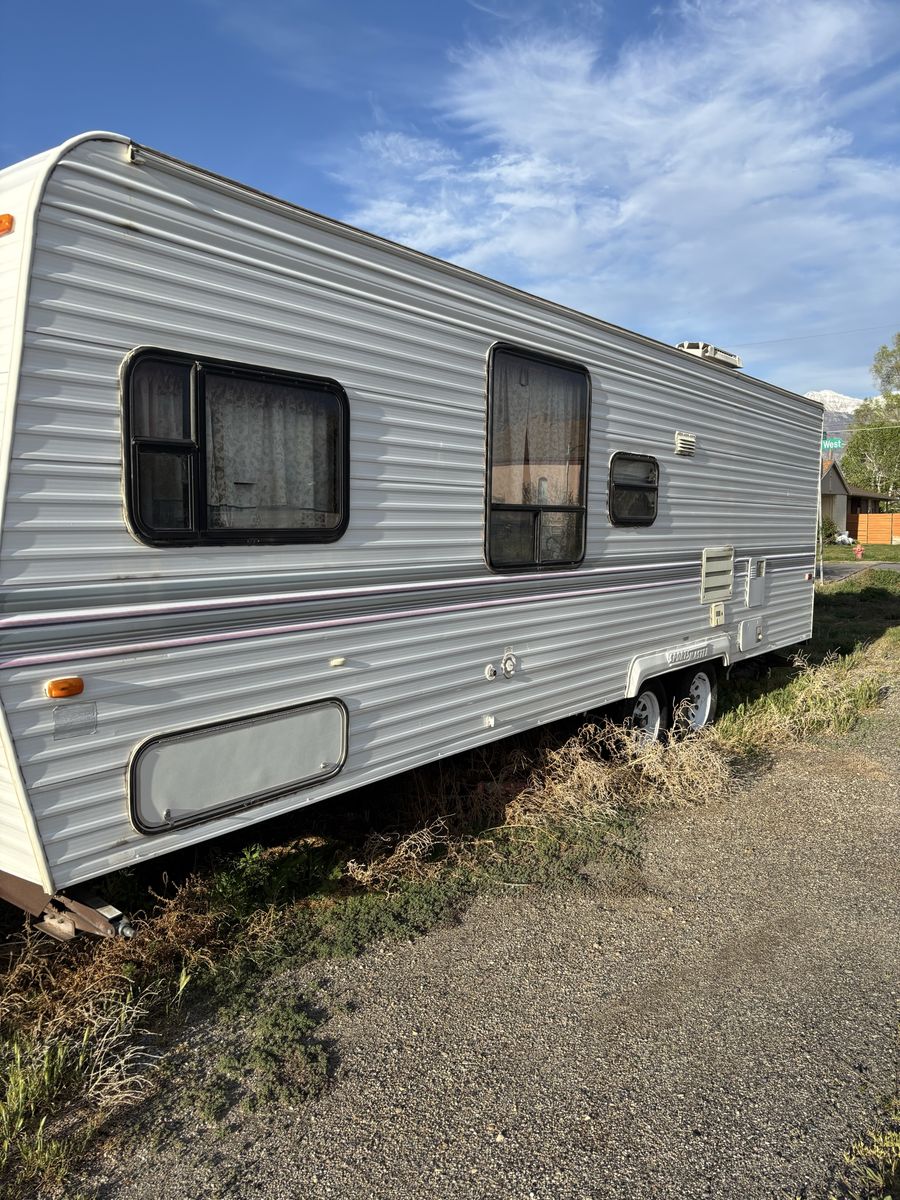 1985 Bumper Pull Camp Trailer