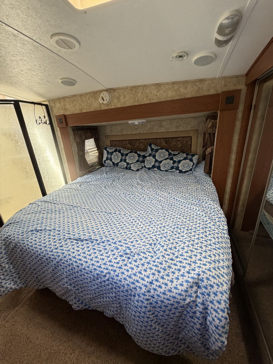 2013 Keystone Montana MR290RL Mountaineer Edition 5th Wheel RV Trailer w/ Solar & Rear Hitch