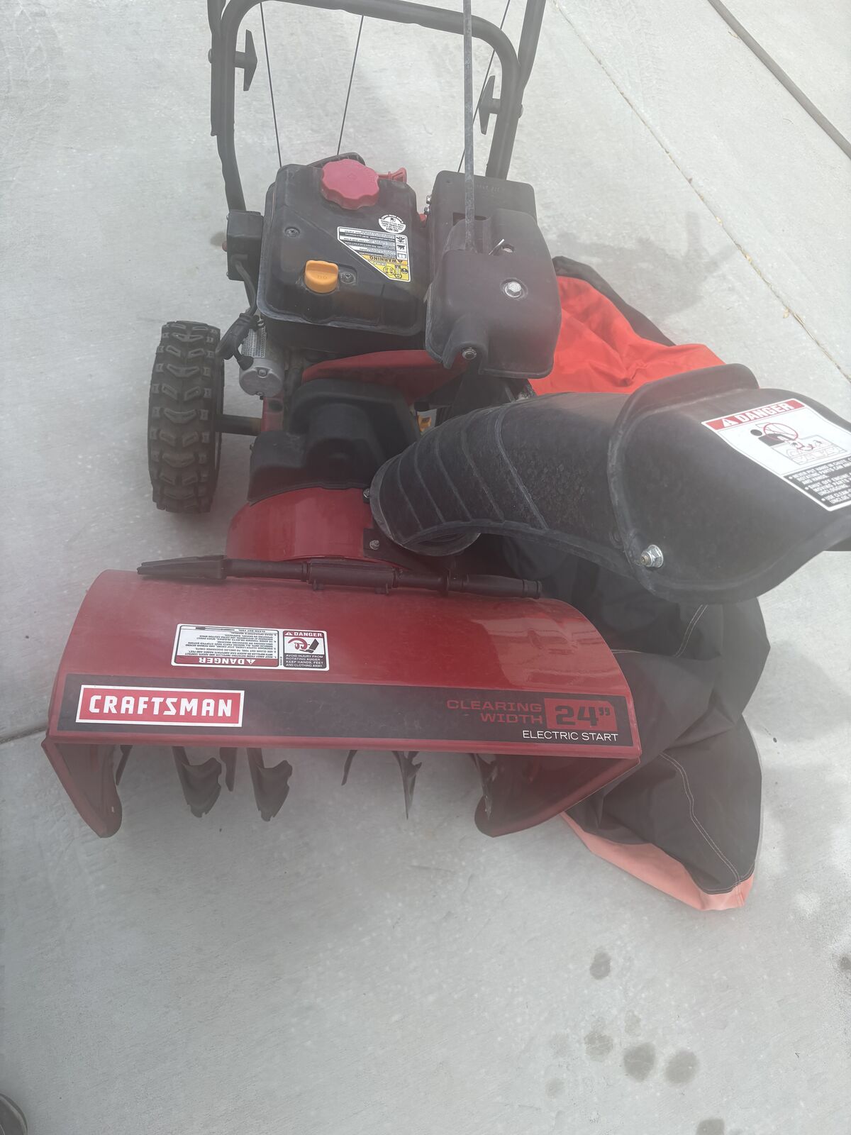 CRAFTSMAN snow blower ( 2 stage electric start with cover nice blower )