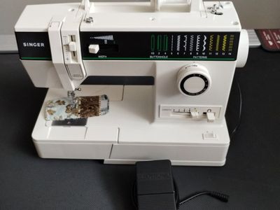 Singer Model 7033 Sewing Machine