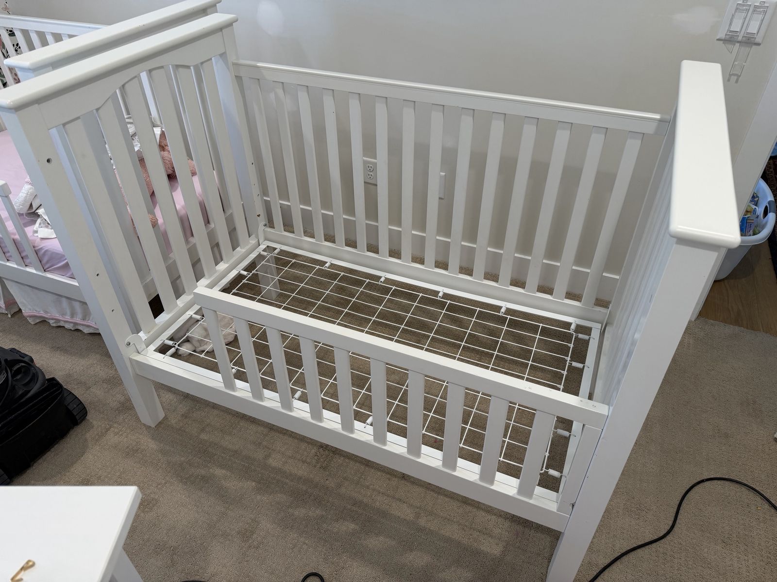 Pottery barn Kendall Crib & Toddler Bed conversion