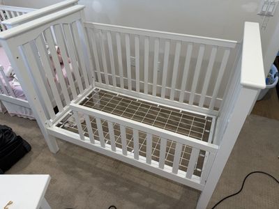 Pottery barn Kendall Crib & Toddler Bed conversion