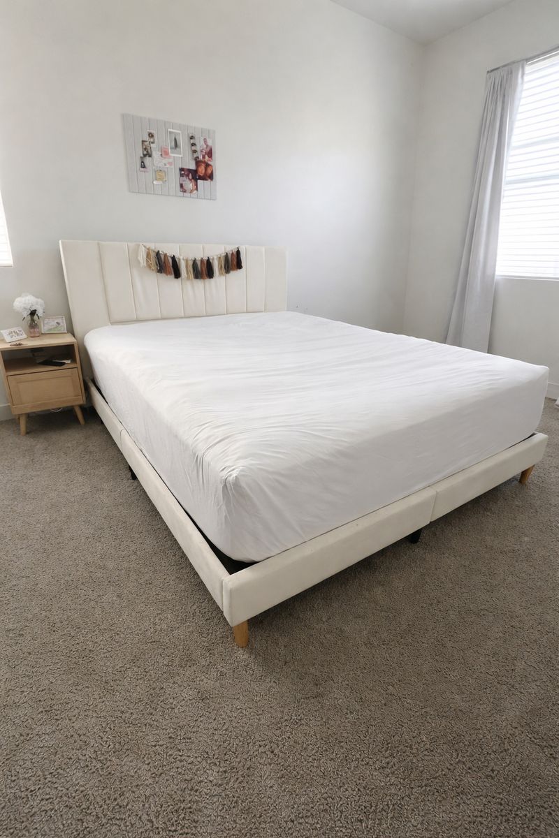 Bed frame + Casper mattress