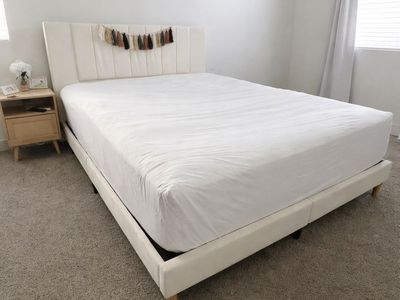 Bed frame + Casper mattress