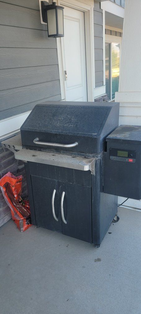 Traeger Pellet Grill/Smoker - Digital Arc Controller, Black Finish, Works Great