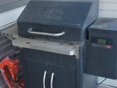 Traeger Pellet Grill/Smoker - Digital Arc Controller, Black Finish, Works Great