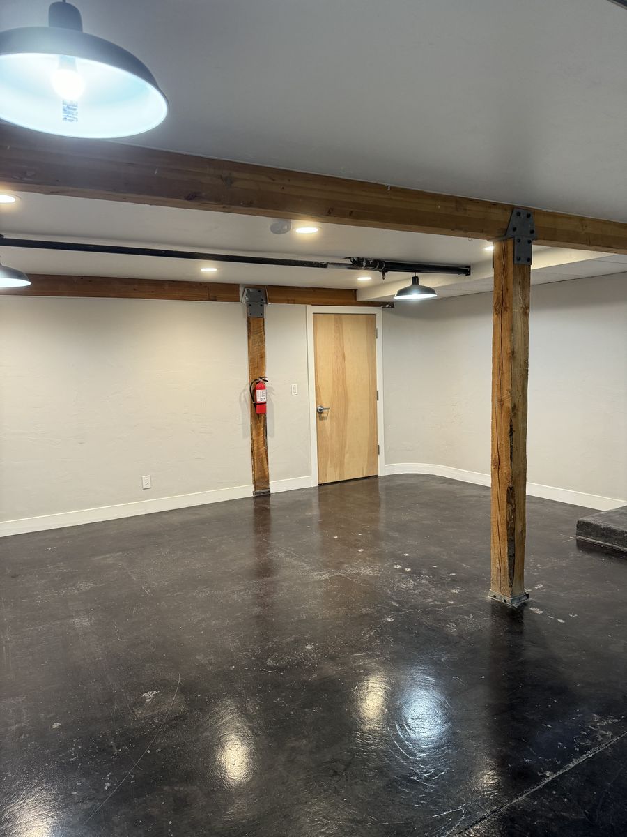 Main image 6
