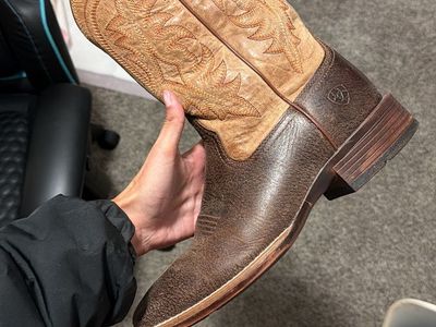 Ariat boots 8.5 Man