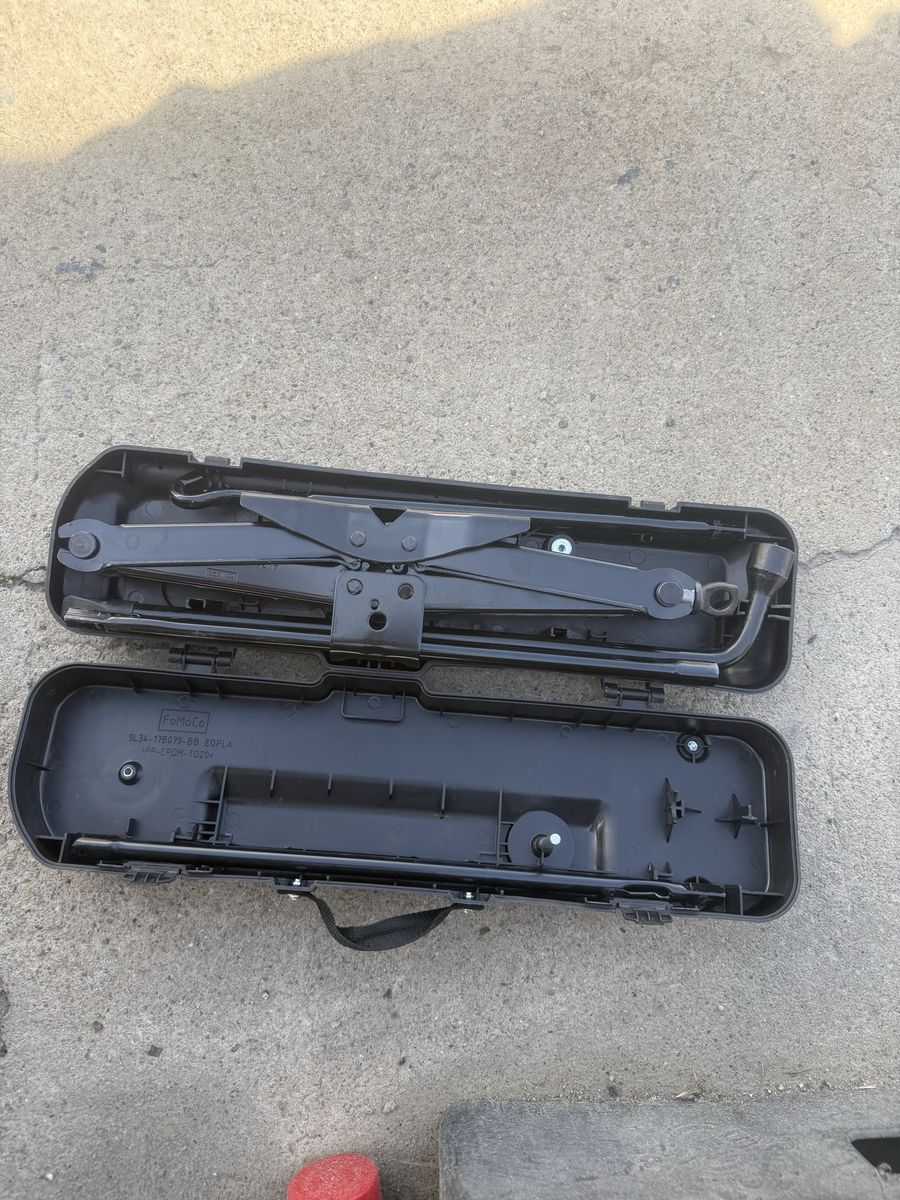 09-14 ford f150 spare tire kit