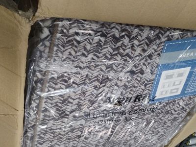 New in the box! 9' x 12' Brown and cream. Area Rug, Machine Washable, Braided, Stain Resistant, Non-Slip, Rectangular