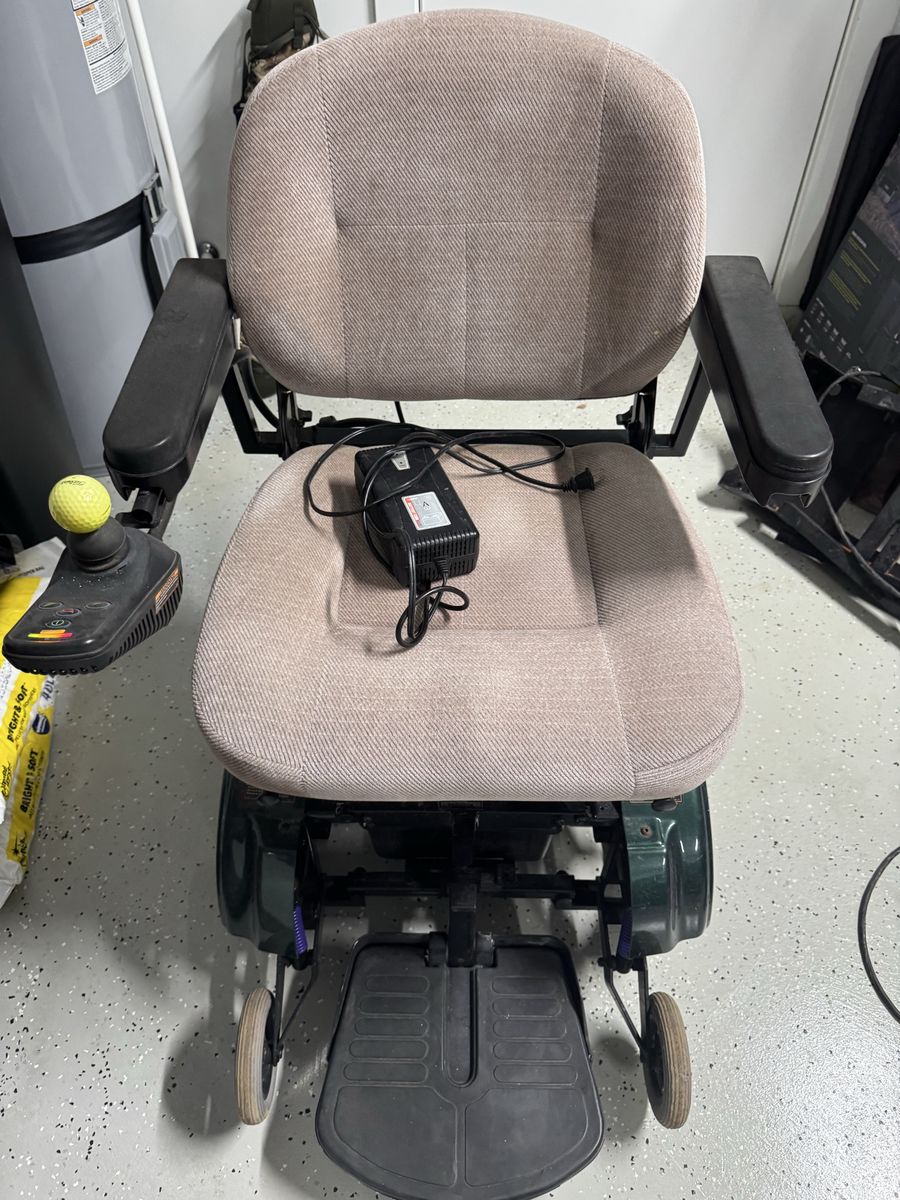 Pride Jazzy 1115 Electric Power Wheelchair with Charger and Joystick