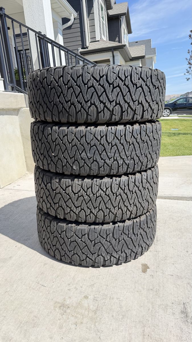 285/60R20 Bfgoodrich Ko3 Load E like new