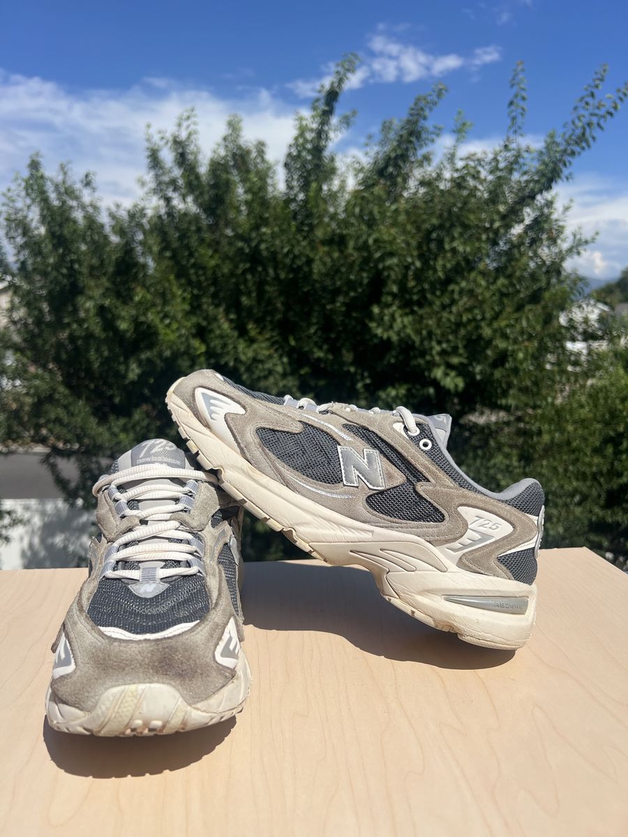 New Balance 725 Grey Off White Sneakers Men's Size 10 / Women's US 11.5
