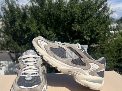 New Balance 725 Grey Off White Sneakers Men's Size 10 / Women's US 11.5