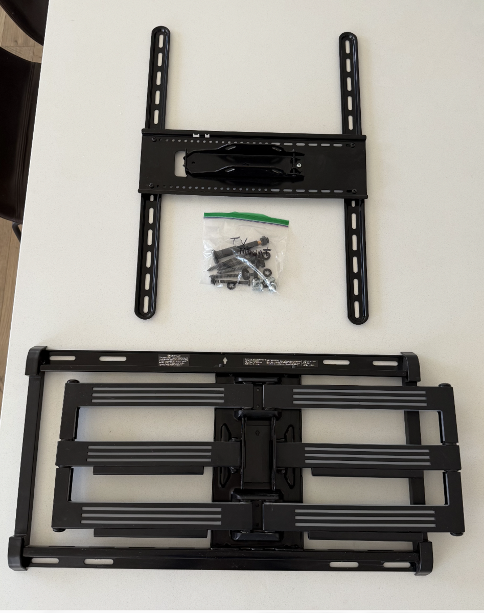 Full‐Motion TV Wall Mount – SLF226 (Up to 135 lbs)