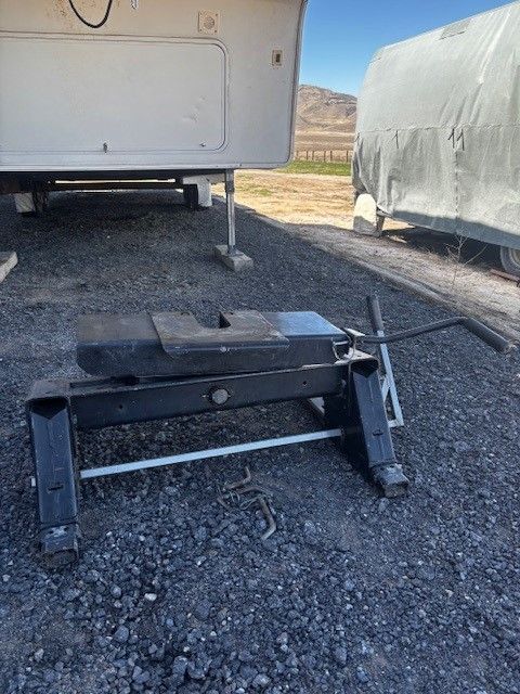 Reese slider 5th wheel hitch