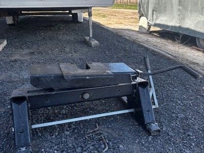 Reese slider 5th wheel hitch